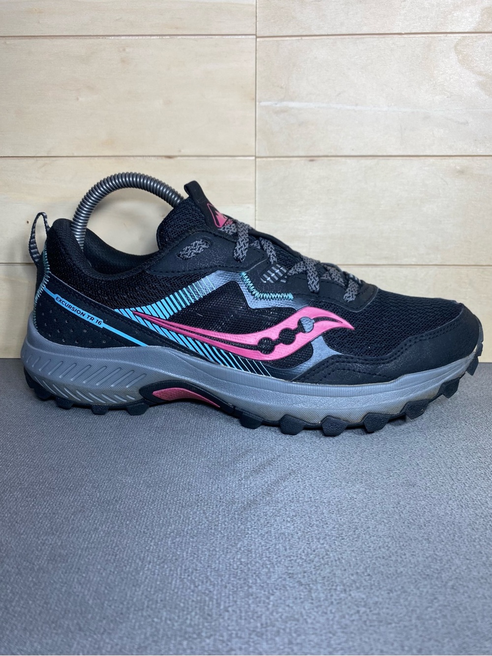 Saucony Excursion TR 16 Black Magenta Women's Size 8.5 Running Shoes Sneakers